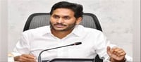 వరసగా నేతలు రాజీనామా చేస్తున్న పట్టించుకోని జగన్..? ధైర్యానికి కారణం ఏంటో!